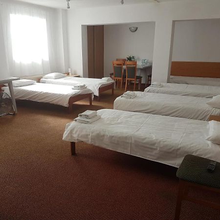 Hotel U Zygmuntow Лежайск Экстерьер фото