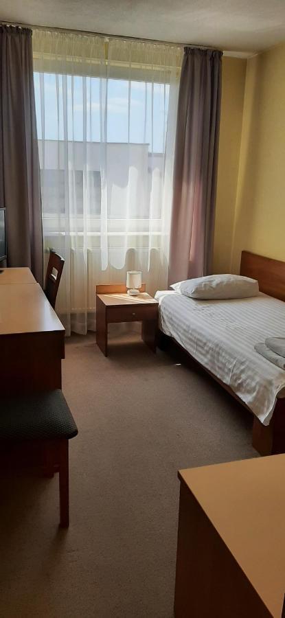 Hotel U Zygmuntow Лежайск Экстерьер фото