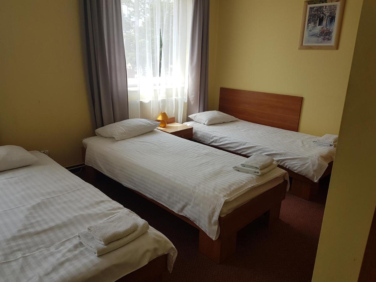 Hotel U Zygmuntow Лежайск Экстерьер фото